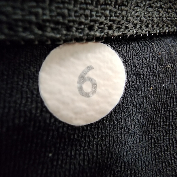 Lululemon Athletica Groovy Run Shorts Black Straightup Stripe Brisk Bloom Size 6 - Picture 4 of 12